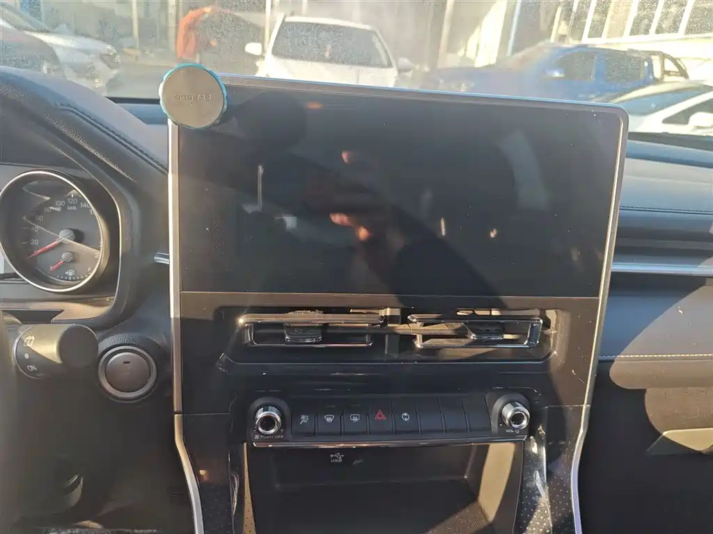 Haval M6 2021 PLUS 1.5T DCT Luxury Smart Connect фото 5