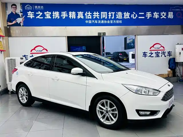 Ford Focus 2018 Sedan Classic EcoBoost 180 Automatic Elite — фото 3