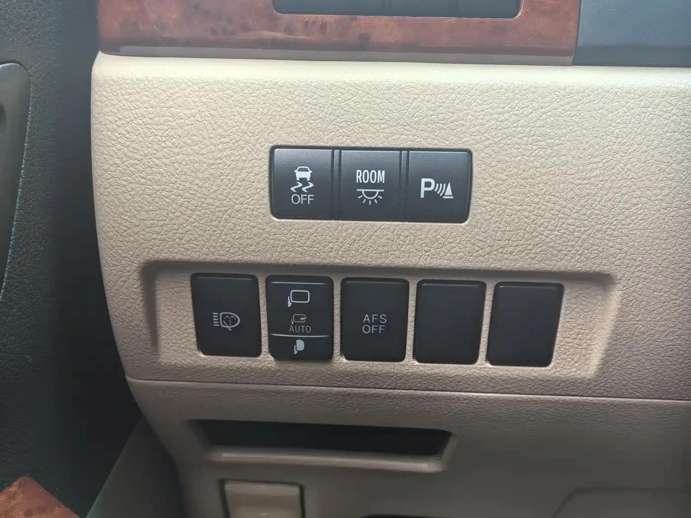 Toyota Alphard 2012 3.5L Luxury Edition фото 4