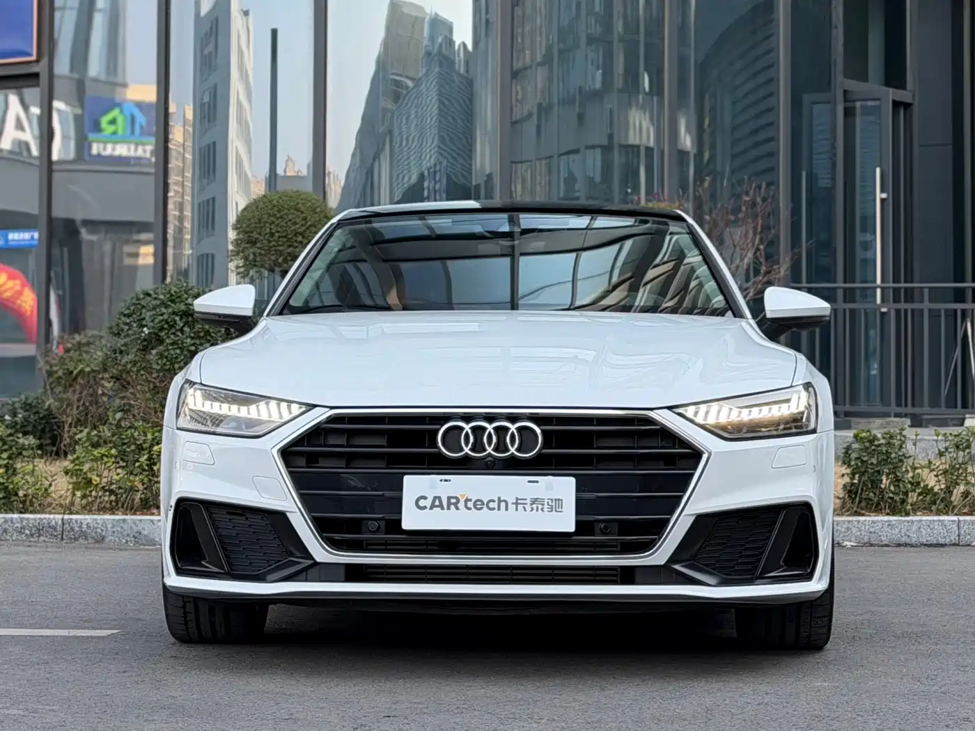 Audi A7 2023 Model 45 TFSI Premium Selection Edition фото 2