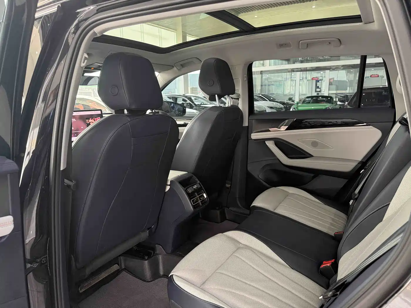 Volkswagen Tiguan L 2024 PRO 330TSI 2WD Smart Edition фото 12
