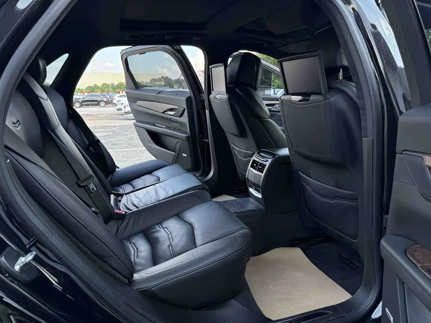 Фото 16 - Cadillac CT6