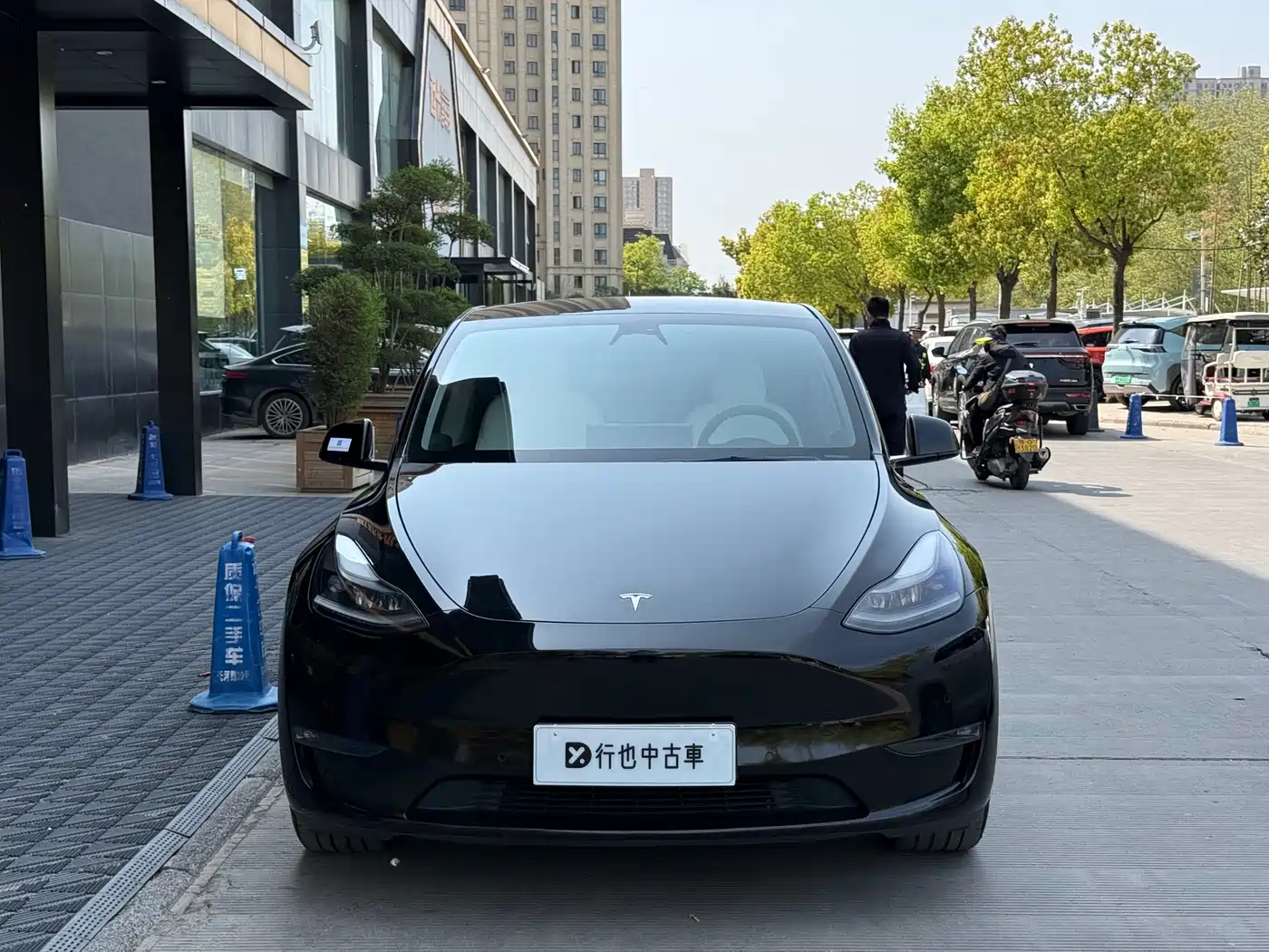 TESLA MODEL Y