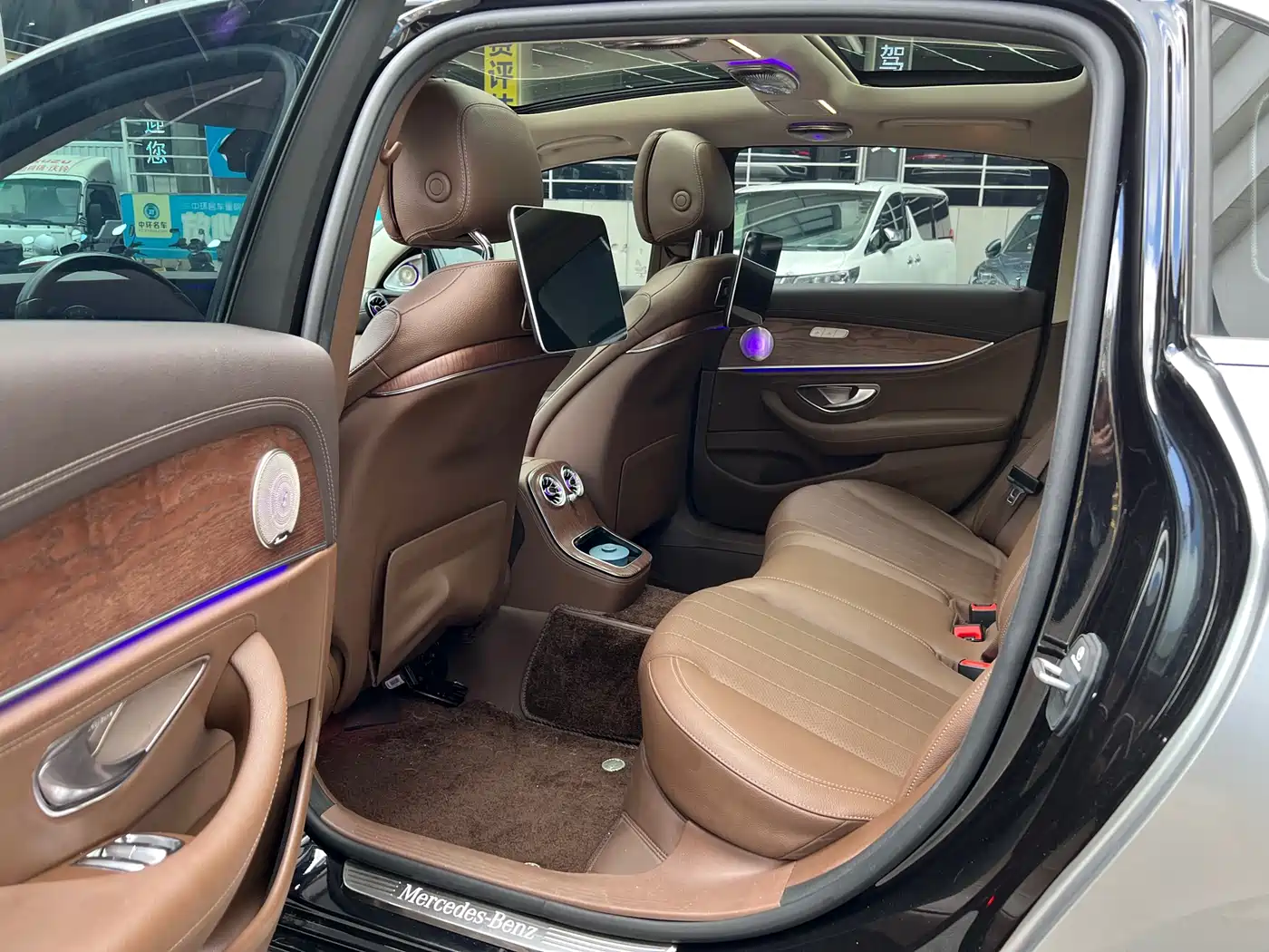 Mercedes-Benz E-Class New Energy 2021 E 350 e L Plug-in Hybrid Sports Sedan фото 4