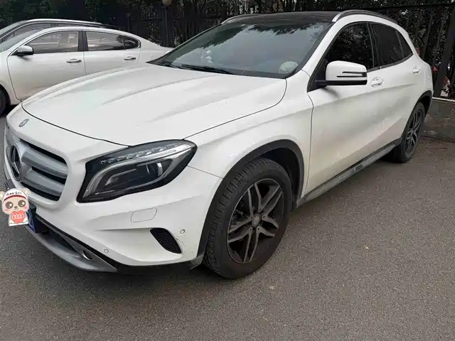 MERCEDES-BENZ GLA