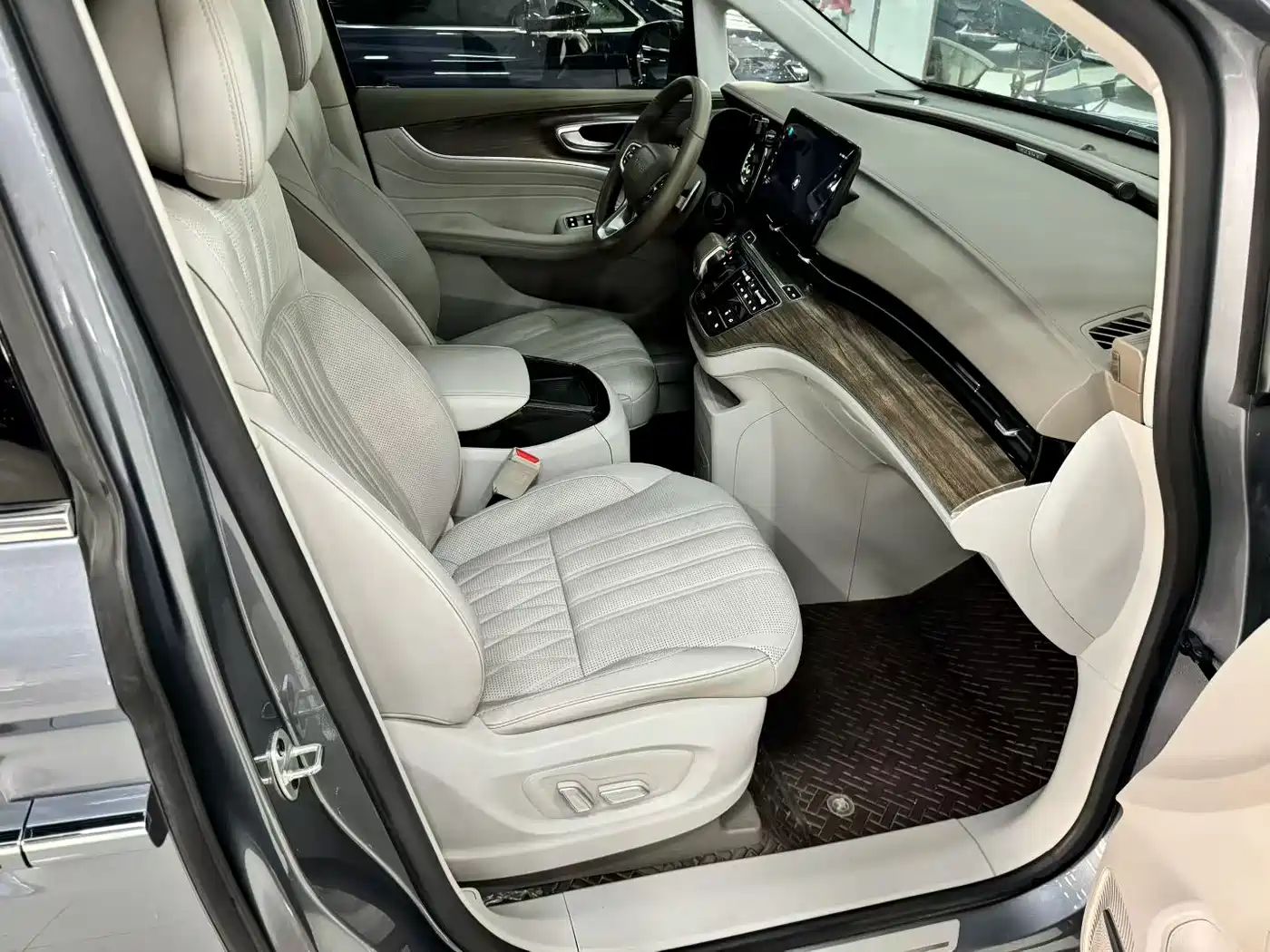 Roewe iMAX8 2023 2023 400TGI Cross Edition