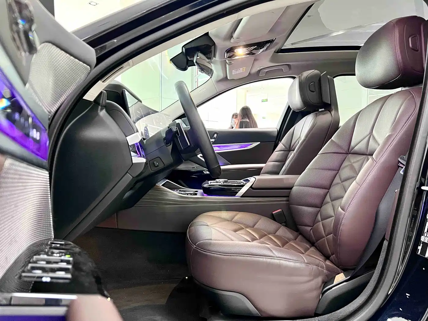 BMW 7 Series 2023 Model 735Li M Sport Package фото 7