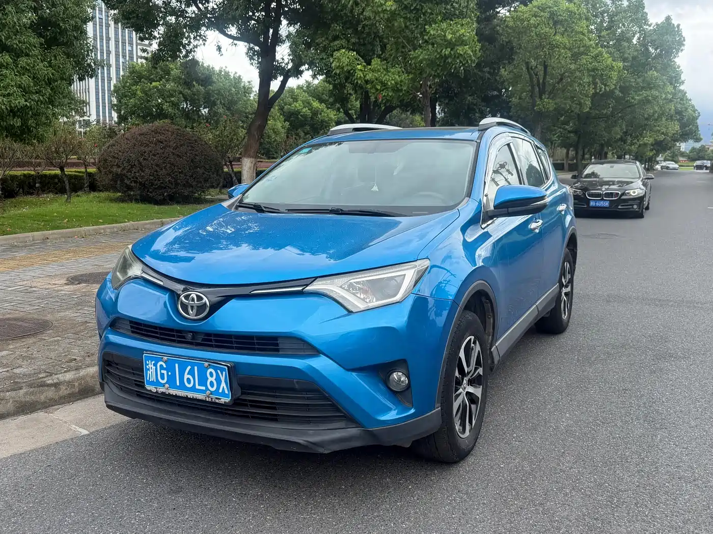 Фото 3 - Toyota RAV4