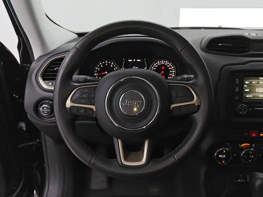 Photo 15 - Jeep Renegade