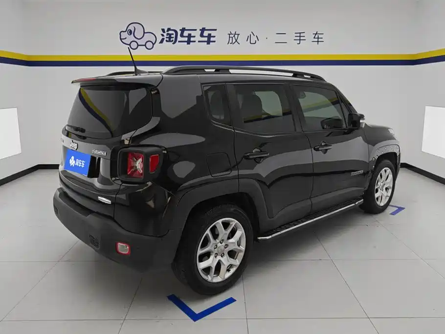 Photo 3 - Jeep Renegade