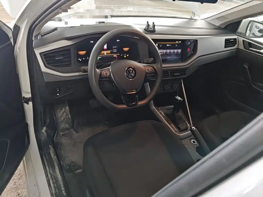 VOLKSWAGEN POLO