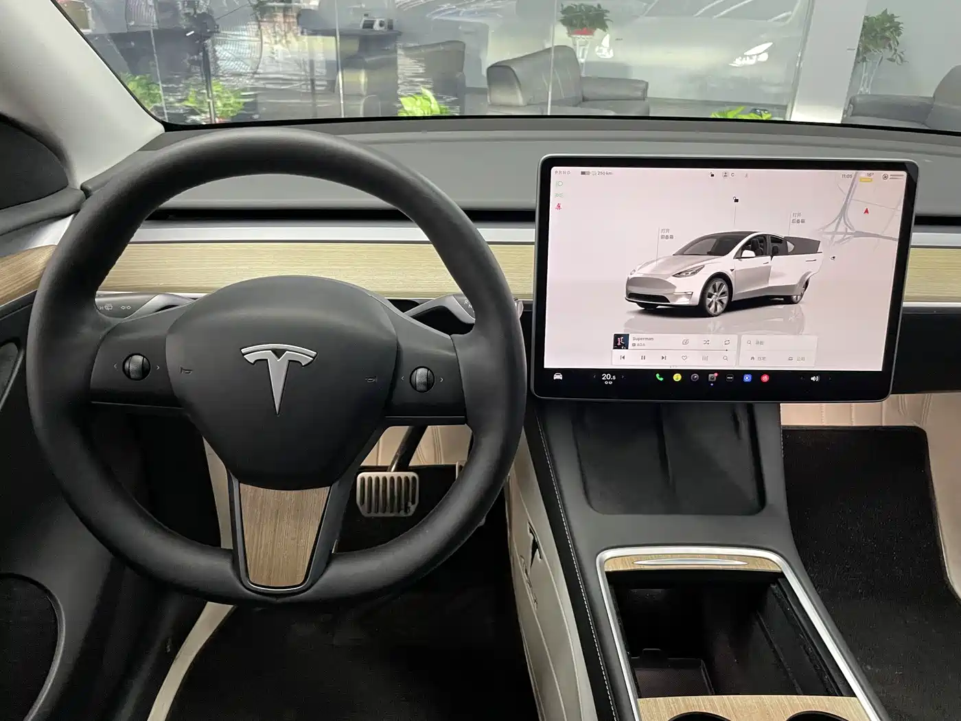 TESLA MODEL Y