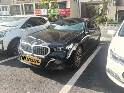 BMW i5