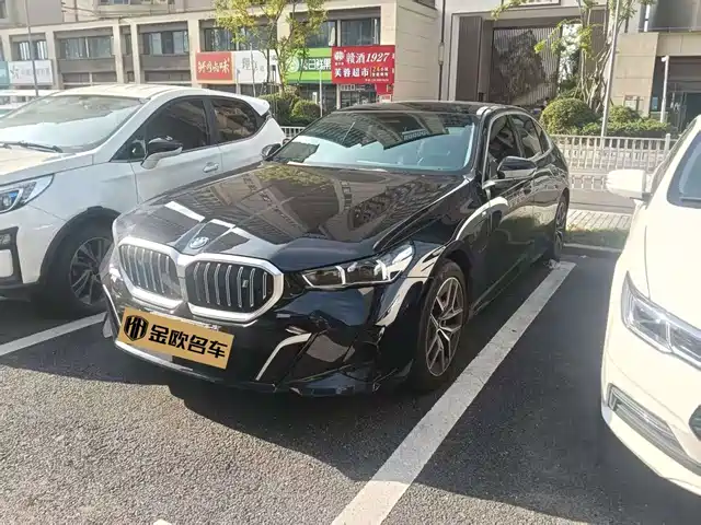 BMW i5 eDrive 35L, M Спорт-пакет