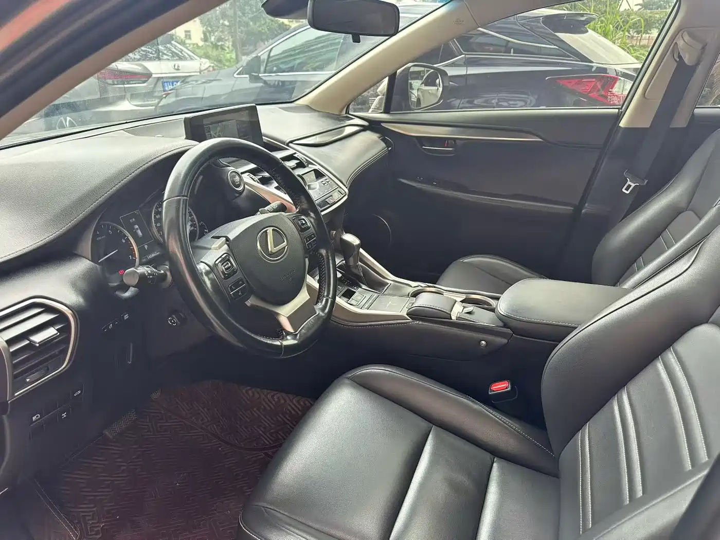 Lexus NX 2017 200 AWD Sharp Style Edition фото 4
