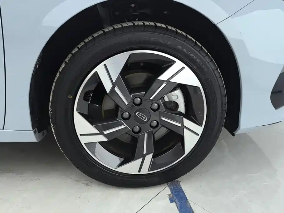 Geely Emgrand L HiP 2024 2024 Model Soaring Dragon Edition 1.5TD-DHT Pro 100KM Excellence Type