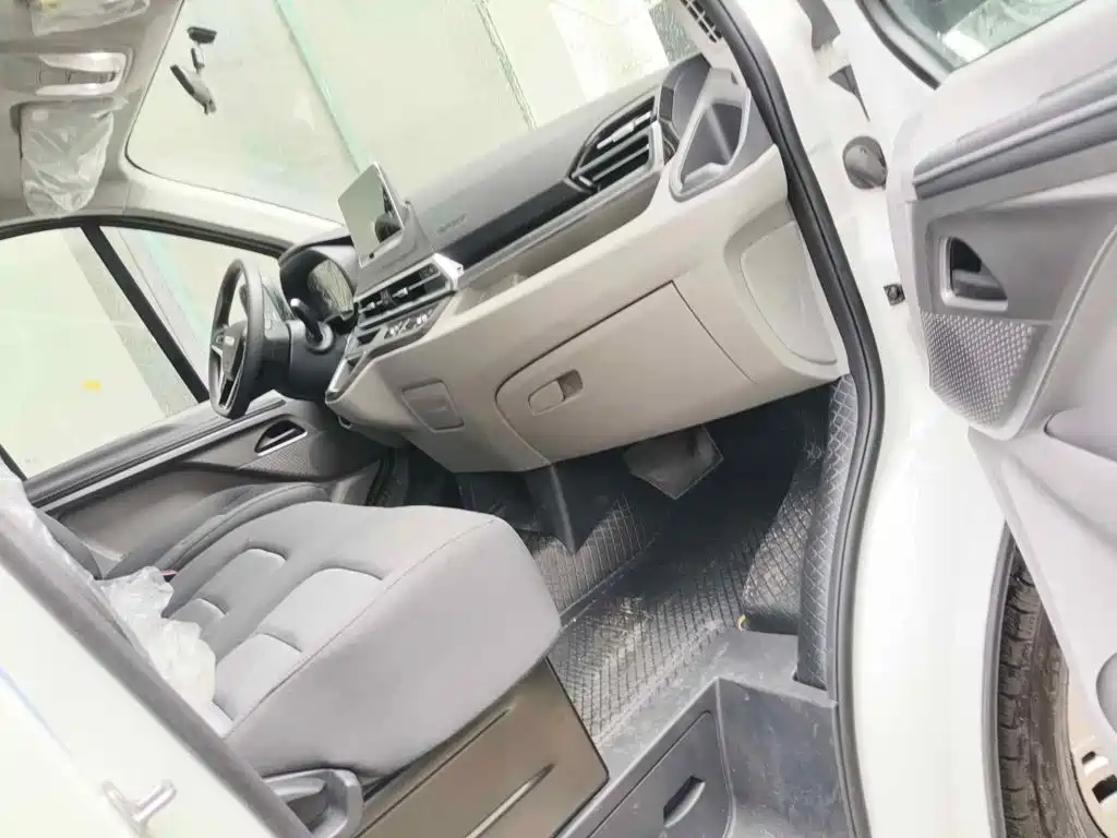 Iveco Juxing New Energy 2026 2025 Model Multi-Purpose Vehicle 51.5kWh Standard Wheelbase Medium Roof 5-9 seats