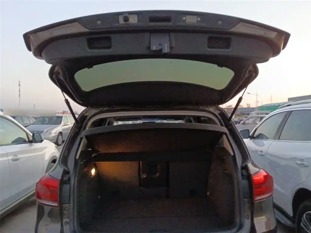 Volkswagen Tiguan 2015 1.8TSI Automatic 2WD Trendline фото 16
