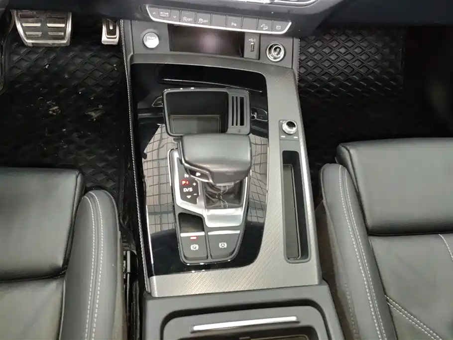 Audi Q5L 2023 40T Ice & Snow Sport Edition фото 16