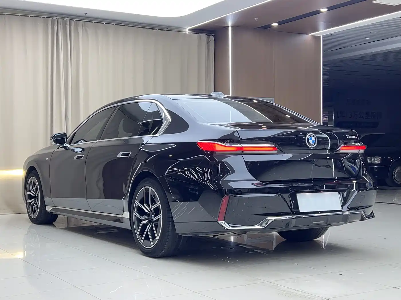 BMW 7 Series 2023 Model 735Li M Sport Package фото 18