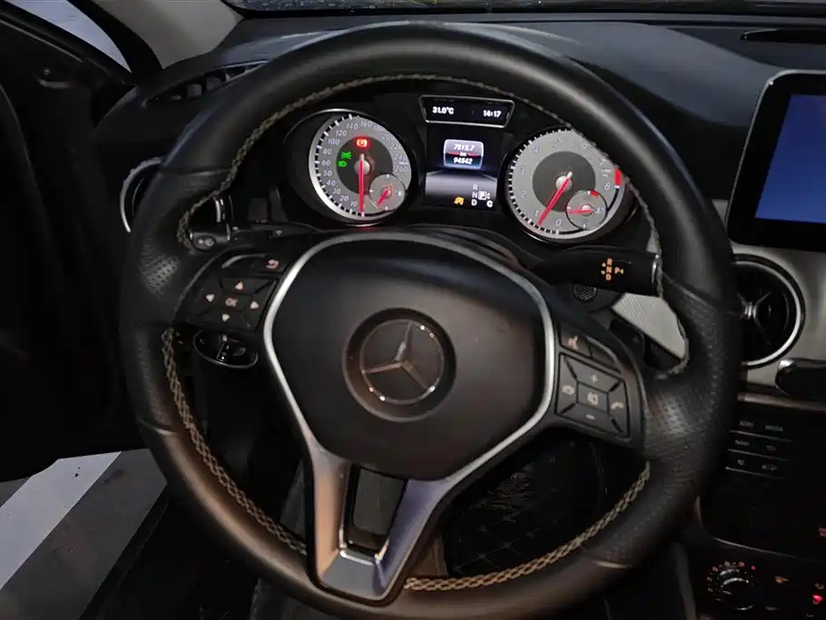 Mercedes-Benz GLA 2016 GLA 200 Dynamic фото 14