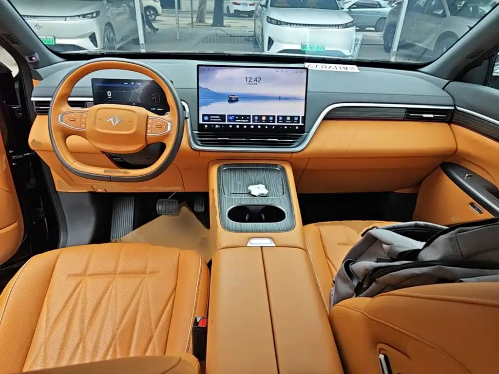 Dongfeng Yipai eπ008 2025 2025 Model 636Ultra Smart Drive Edition 5-Seater