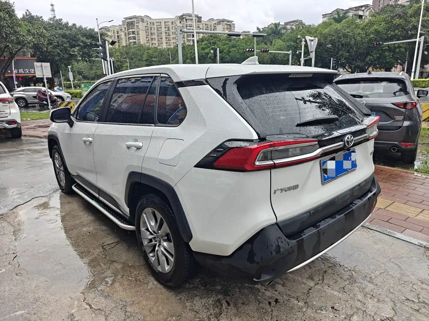 Toyota Wildlander 2022 2.0L CVT FWD Luxury Edition фото 4