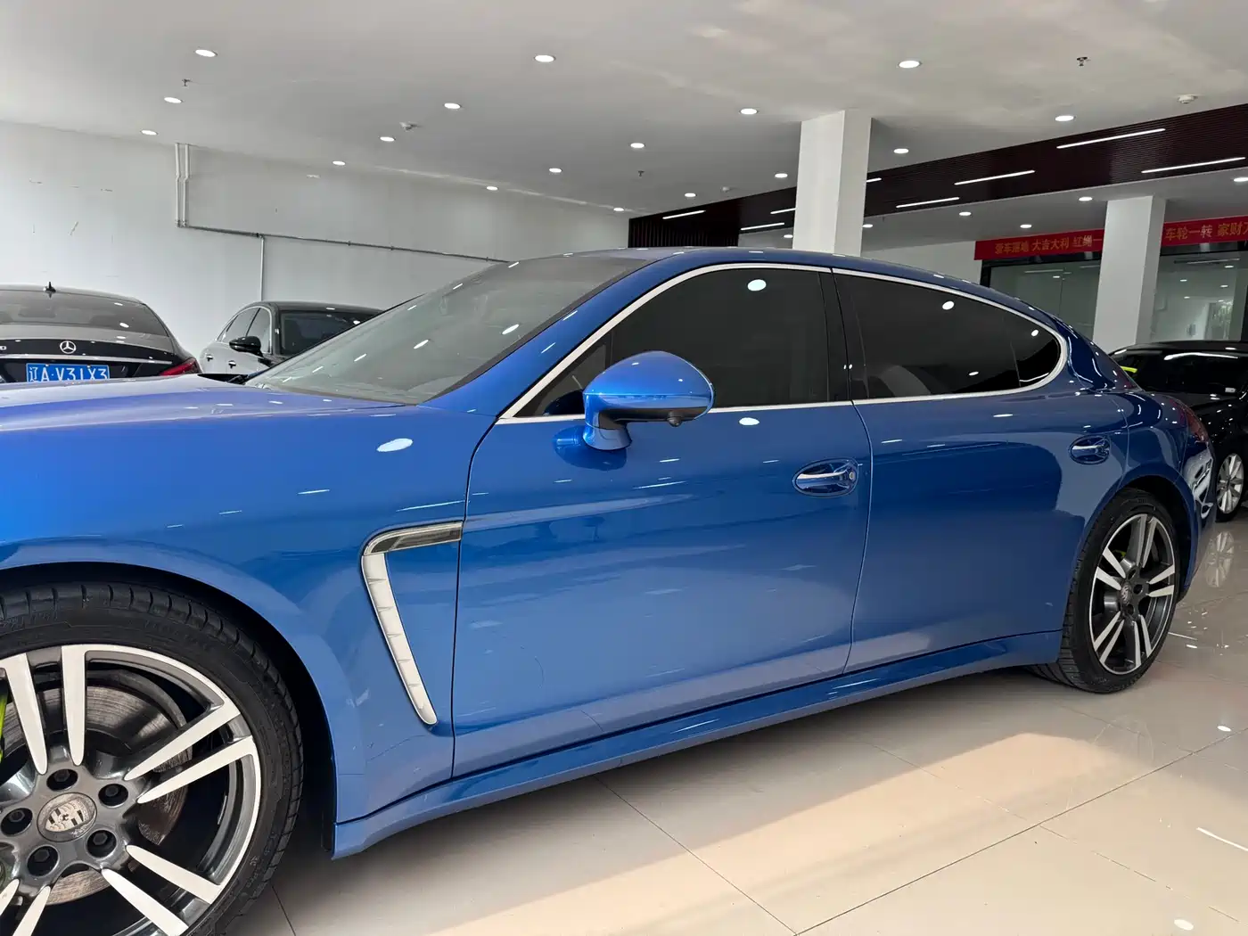 Photo 11 - Porsche Panamera