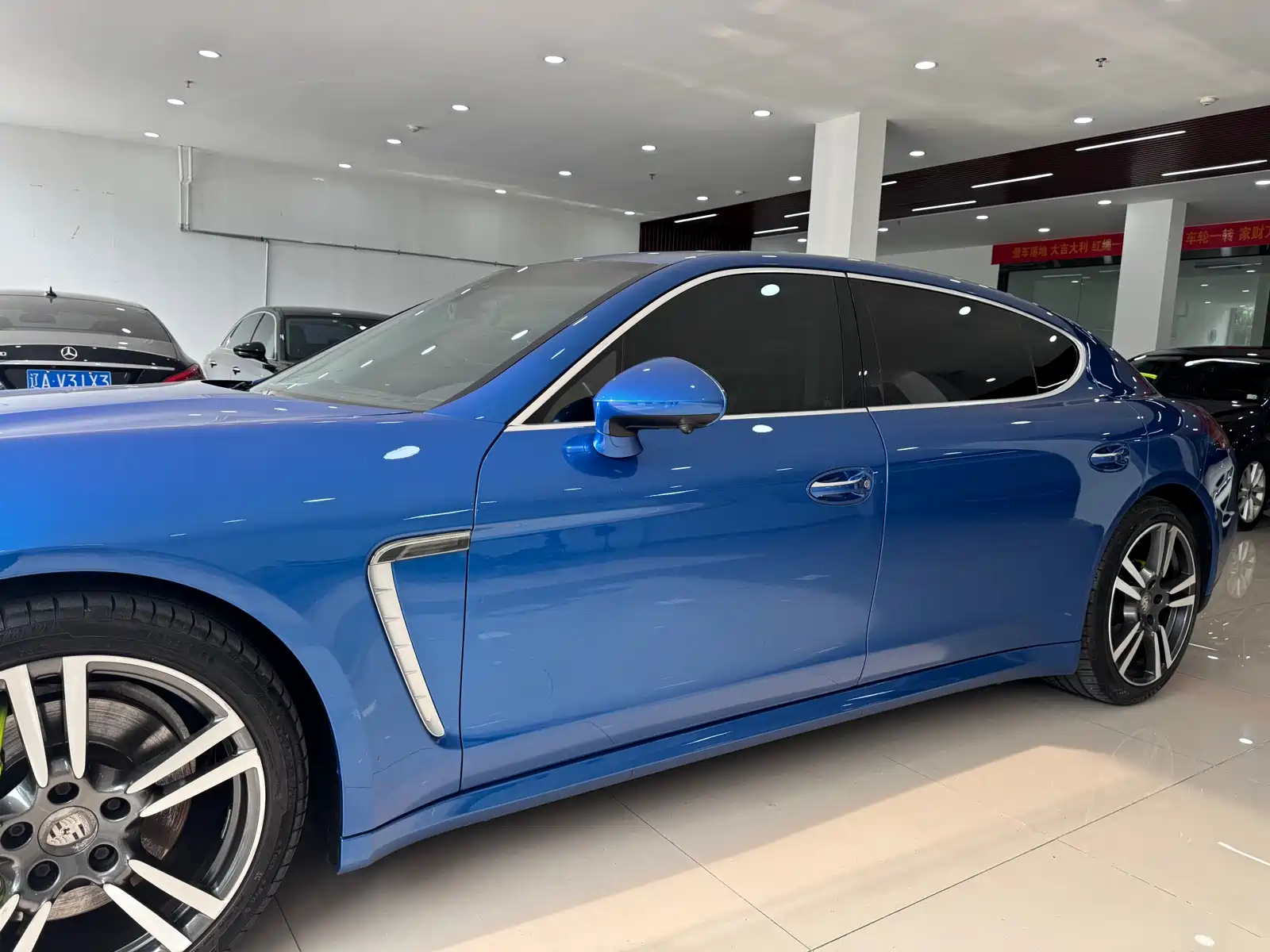 صورة 11 - Porsche Panamera