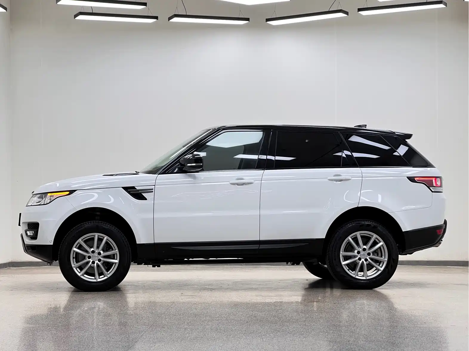 Фото 4 - Land Rover Range Rover Sport