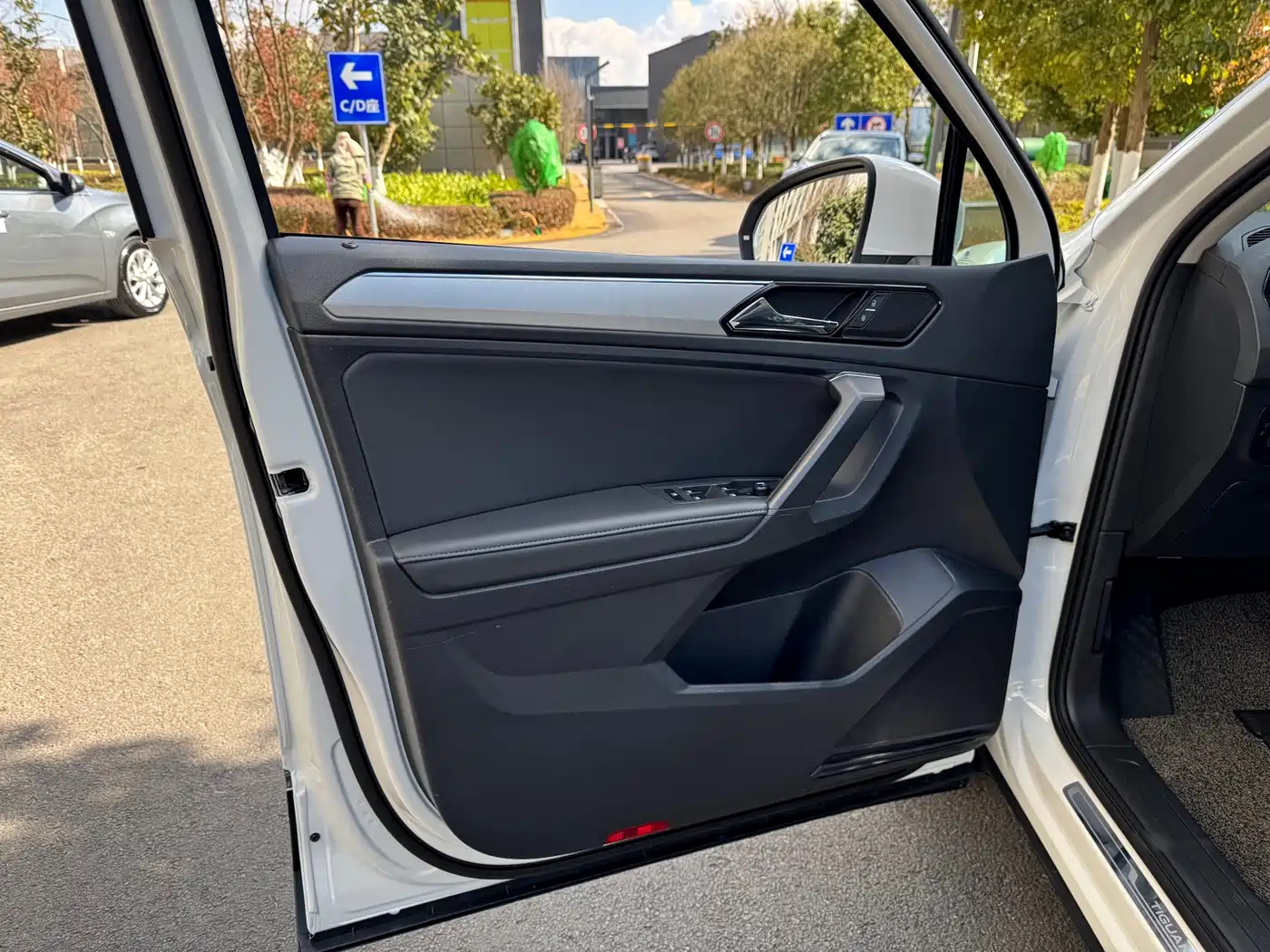 Volkswagen Tiguan L 2021 330TSI Automatic 2WD Smart фото 9