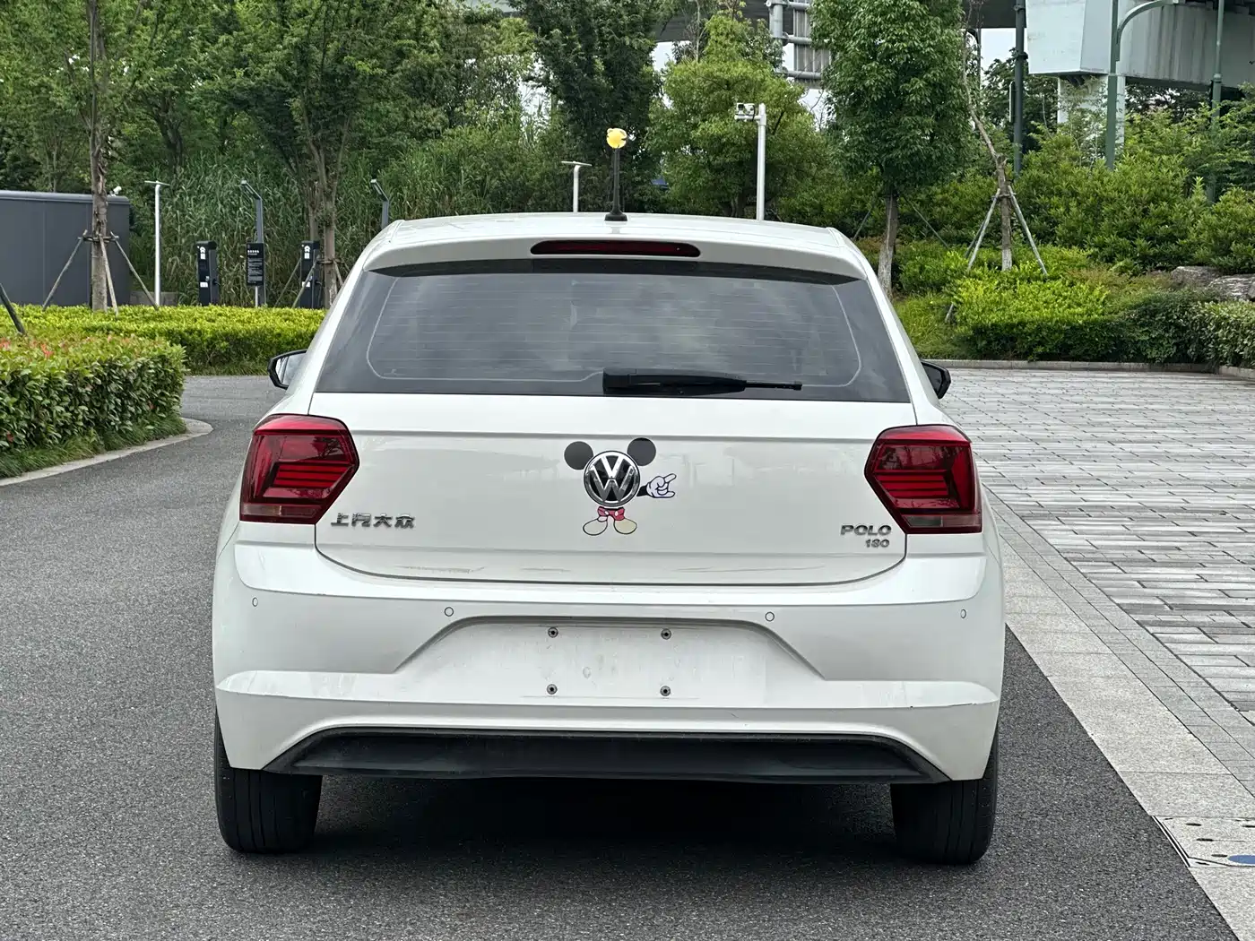 VOLKSWAGEN POLO