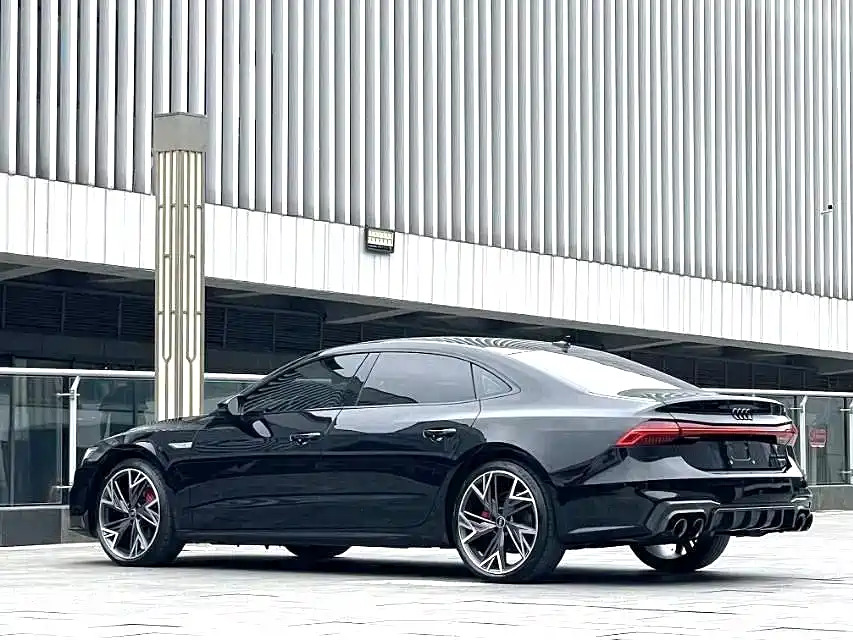Фото 8 - Audi A7L