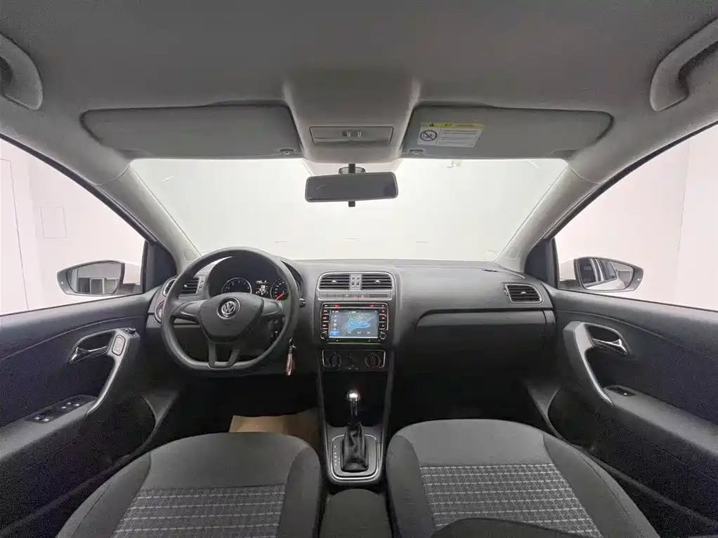 Volkswagen Polo 2014 1.6L Automatic Comfort Edition фото 8