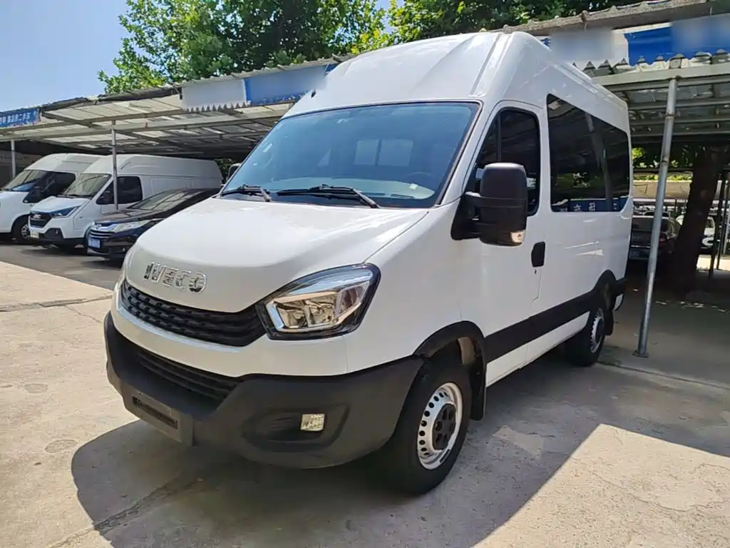 Iveco Daily 2022 2021 2.0T Manual Chaorui Short Wheelbase High Roof Manual Door F1A