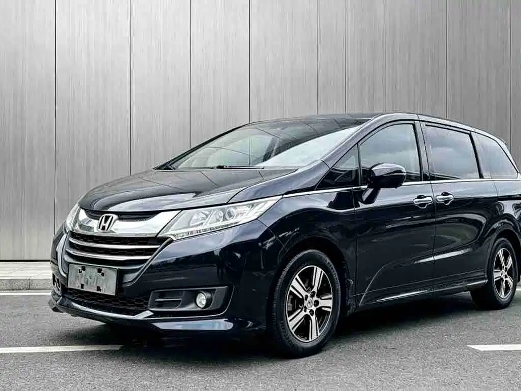 Фото 1 - Honda Odyssey