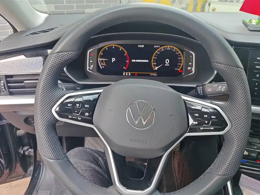 Volkswagen Passat 2025 Outstanding 330TSI Elite Edition фото 15