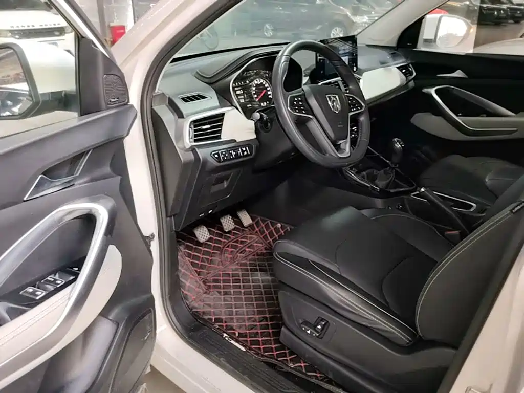 Baojun 530 2019 2018 1.5T Manual Premium Model China V