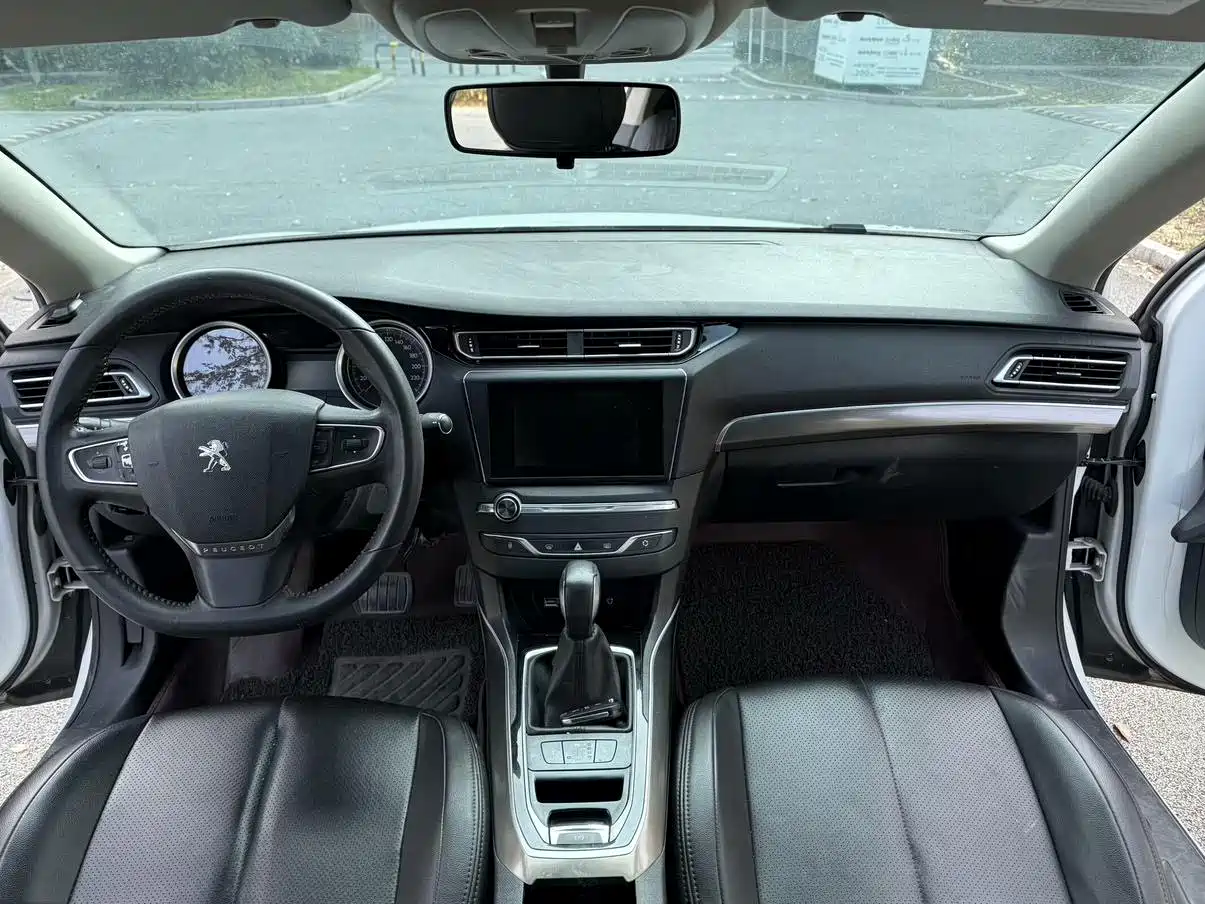 صورة 10 - Peugeot 408