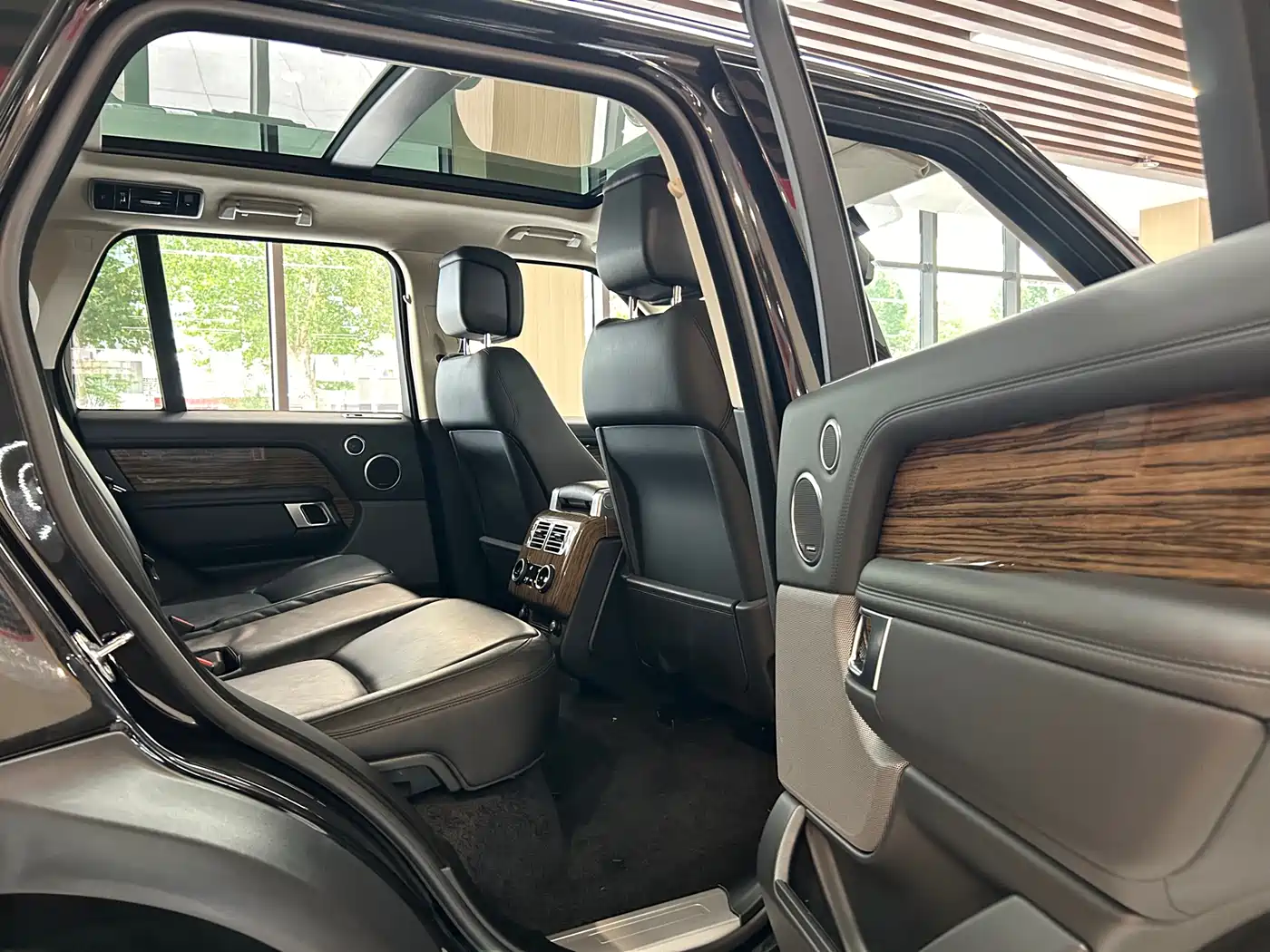 Land Rover Range Rover 2019 3.0 SC V6 Golden Age Edition фото 30