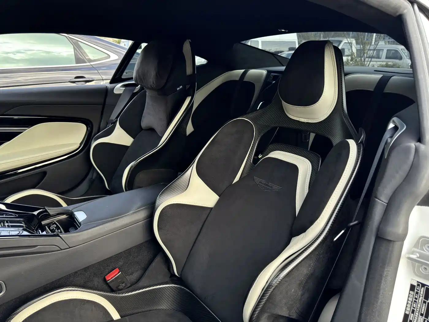 Aston Martin DB12 2023 4.0T V8 Coupe фото 11