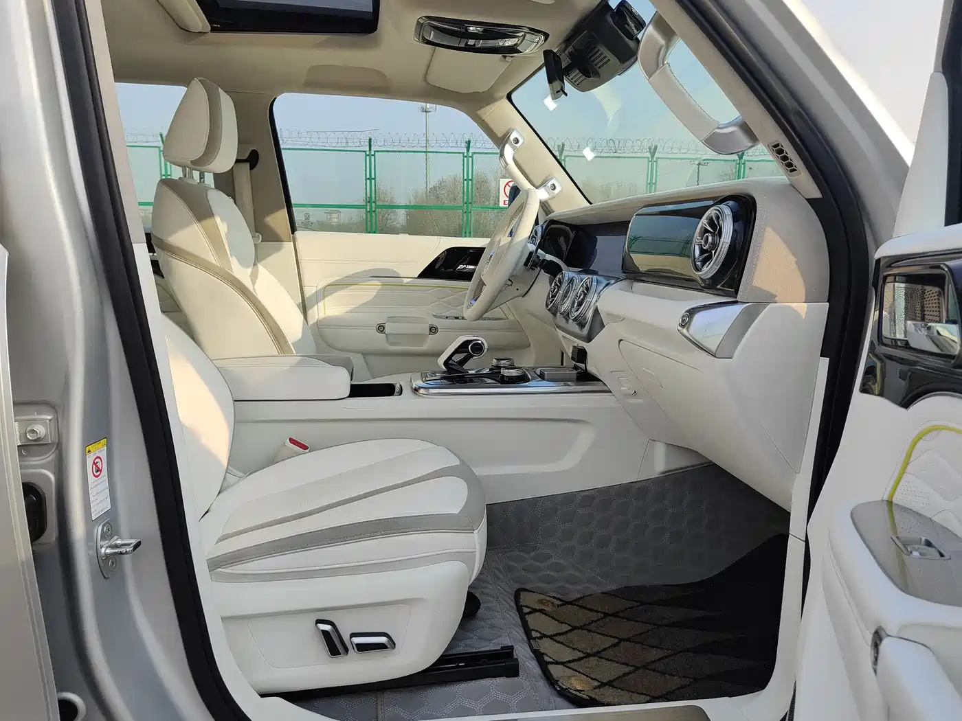 TANK CO CREATION TANK 300