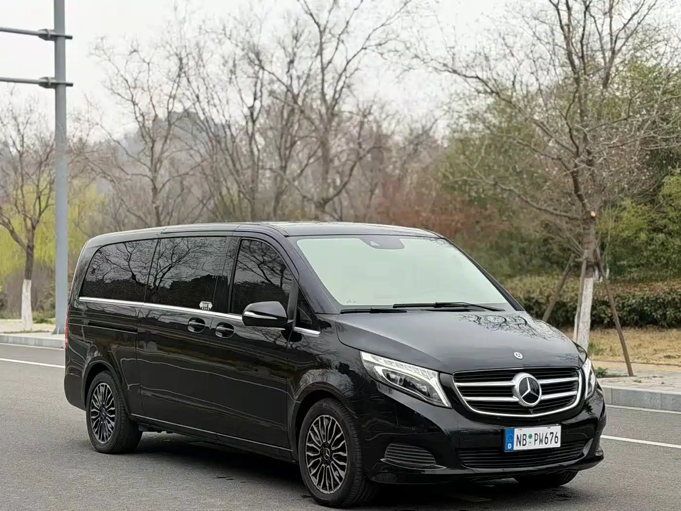 Mercedes-Benz V-Class 2017 Model V 260 L Premium Extended Edition фото 3