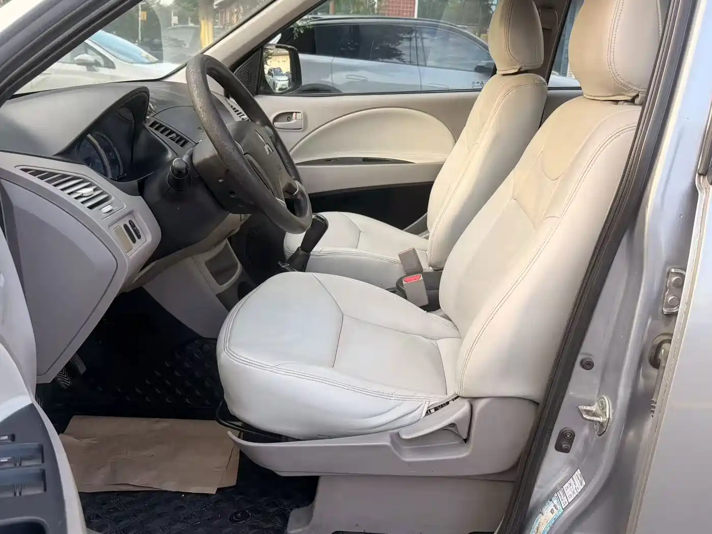 Mitsubishi Zinger 2014 2011 2.0L Manual Luxury