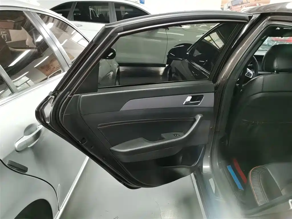 Hyundai Sonata 2015 1.6T GLS Smart фото 29