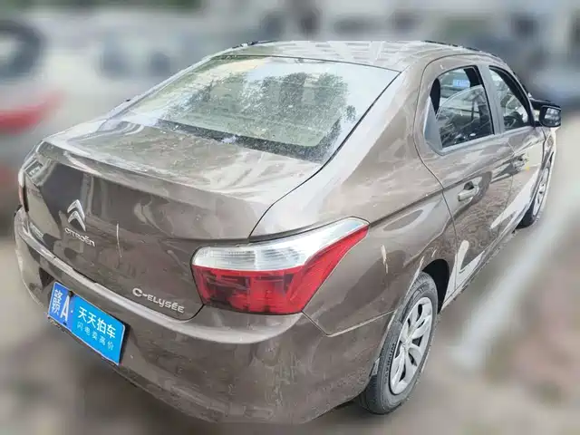 Citroën Elysee 2015 Quality Edition 1.6L Manual Fashion — фото 2