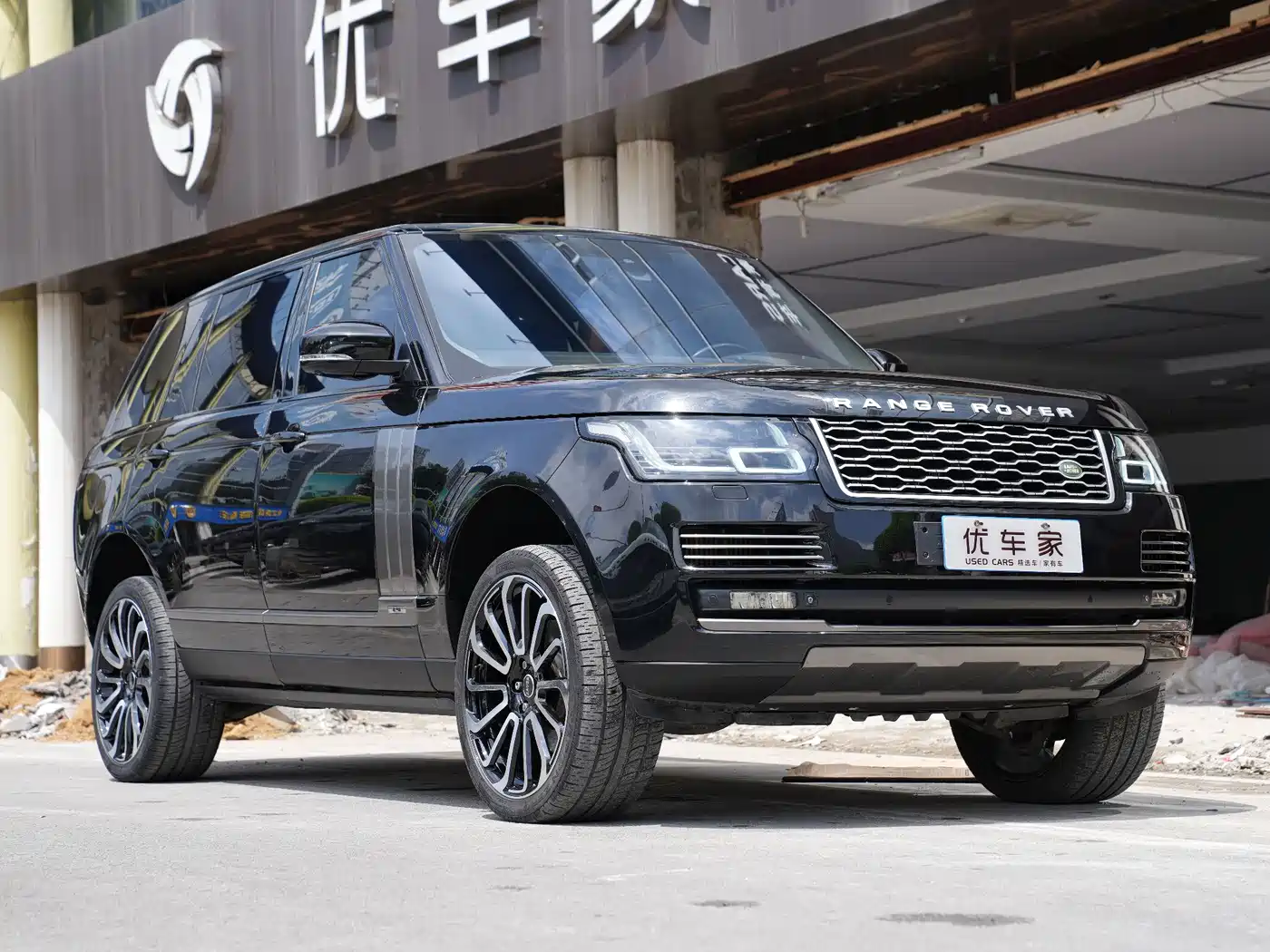Land Rover Range Rover 2015 3.0 TDV6 Vogue SE Genesis Extended Edition фото 2