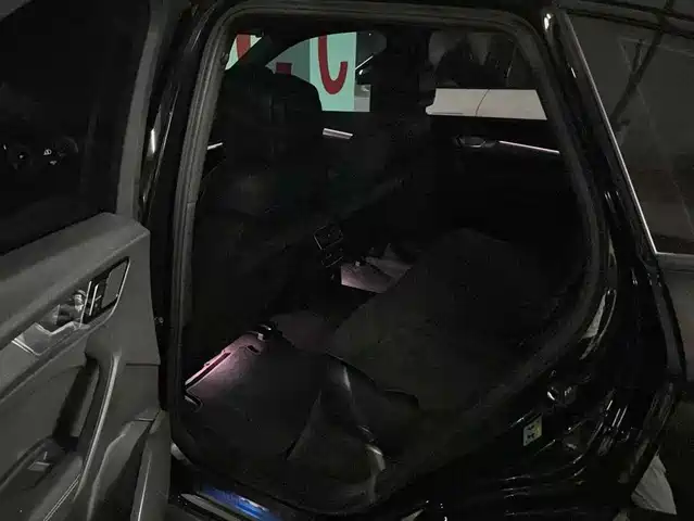 Audi Q5L 2025 40 TFSI Luxury Dynamic — фото 3