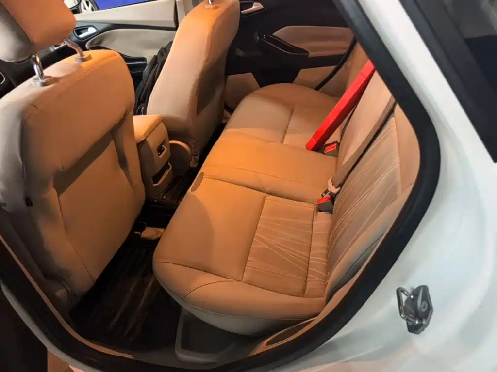 Photo 17 - Ford Focus