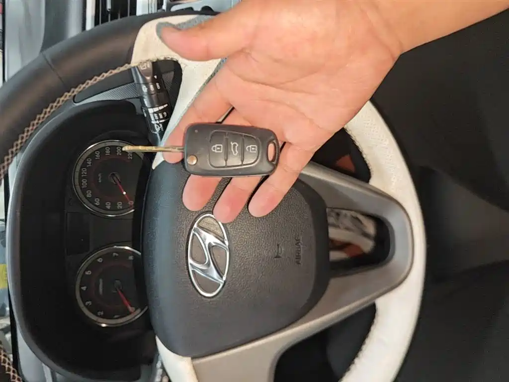Hyundai Reina 2014 Model 1.4L Automatic GLX фото 9